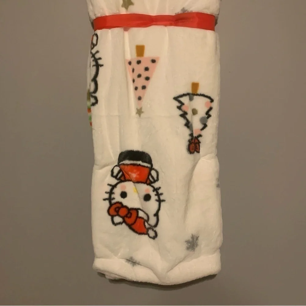 NWT. HELLO KITTY Christmas Holiday Blanket